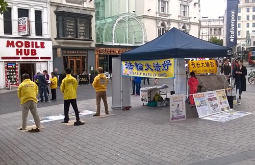 Image for article Inggris: Membangkitkan Kesadaran Tentang Falun Gong di Liverpool