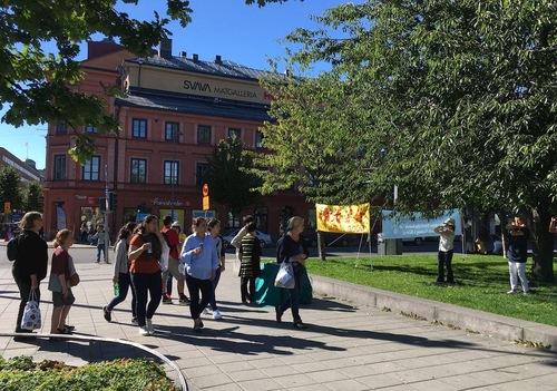 Image for article Swedia: Peragaan Latihan Falun Gong di Uppsala