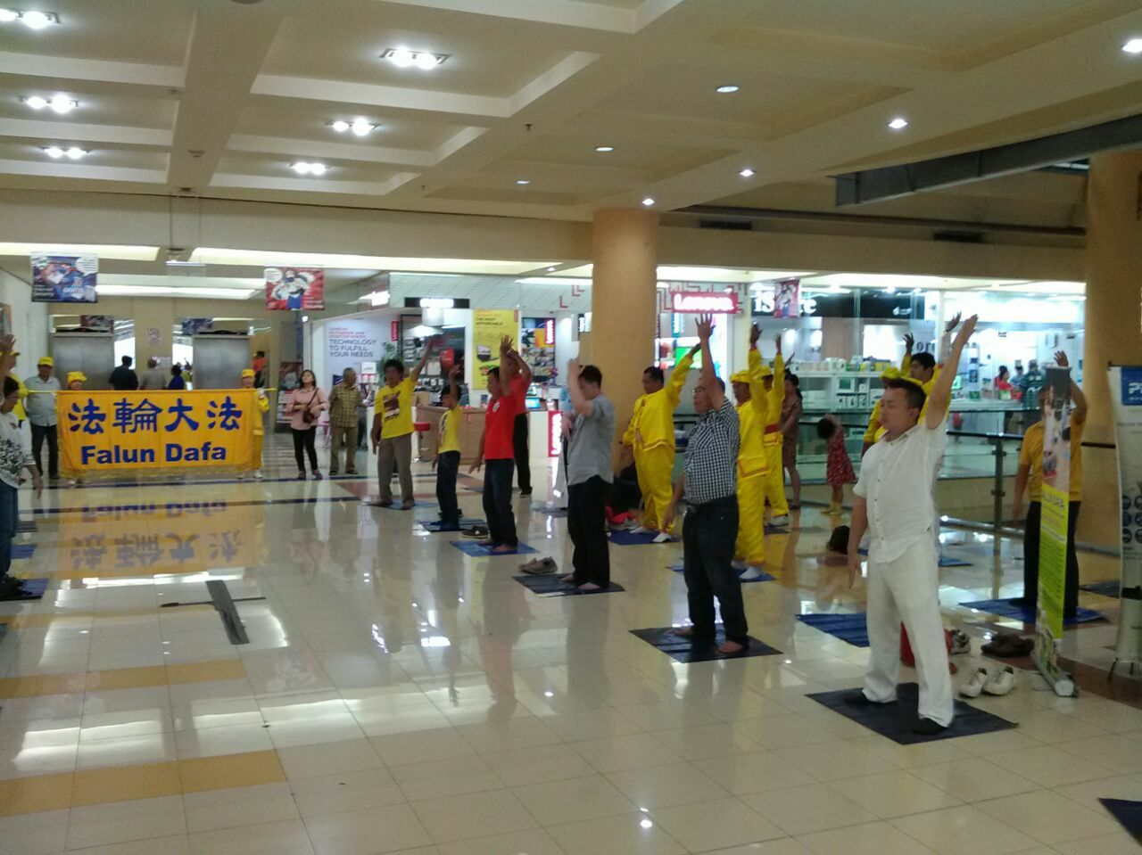 Image for article Jakarta: Memperkenalkan Keindahan Falun Dafa di Mal Poins Square