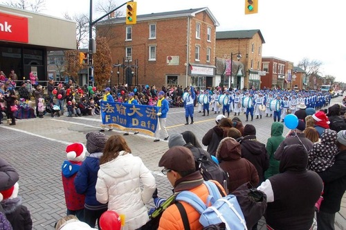 Image for article Toronto: Tian Guo Marching Band Meramaikan Dua Pawai Natal