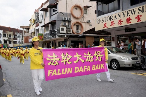 Image for article Parade di Malaysia Menampilkan Keindahan Falun Gong