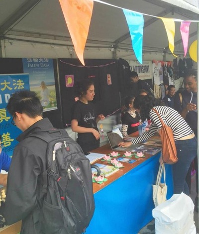 Image for article Sydney, Australia: Mahasiswa Tiongkok Tertarik Belajar Falun Dafa