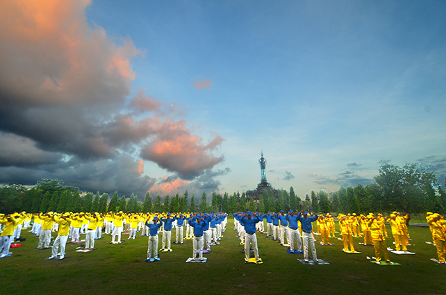 Image for article Bali: Pawai Akbar Merayakan Hari Falun Dafa Sedunia dan 25 Tahun Penyebaran Falun Dafa