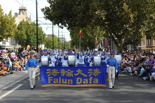 Image for article Australia: Praktisi Falun Gong Berpartisipasi dalam Parade Paskah di Melbourne