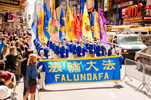 Image for article Pawai Akbar Merayakan Hari Falun Dafa Sedunia di Manhattan