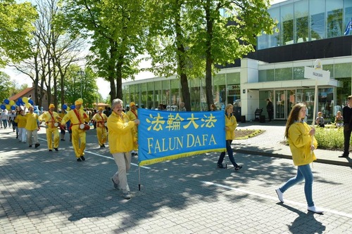 Image for article Kelompok Falun Dafa Latvia Bergabung dalam Festival Budaya Tahunan
