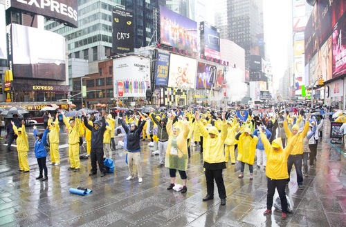 Image for article Latihan Bersama Falun Gong dan Klarifikasi Fakta di New York Menerima Dukungan Kuat Dari Masyarakat