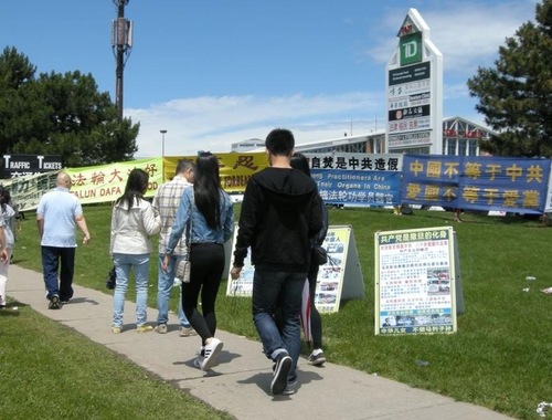 Image for article Toronto: Memperkenalkan Falun Gong di Taste of Asia Festival