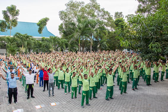 Image for article Sekitar 1800 Siswa-siswi SMK Negeri 1 Pulau Batam Mempelajari Latihan Falun Dafa