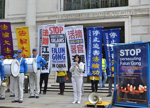 Image for article London: Rapat Umum Untuk Memprotes Penganiayaan Falun Gong Mendapat Dukungan dari Anggota Parlemen
