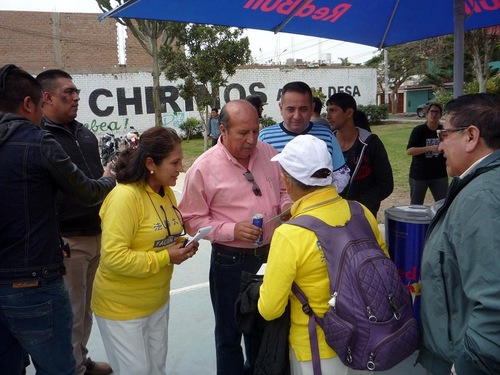 Image for article Peru: Memperkenalkan Falun Dafa di Kegiatan Kesehatan di Kota Pelabuhan Callao