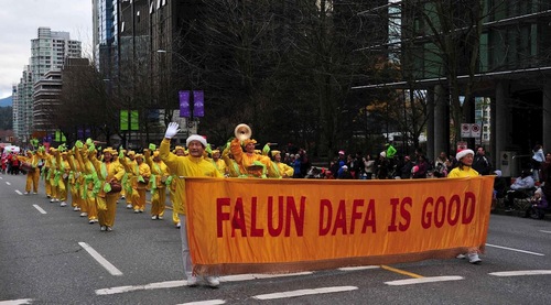 Image for article Falun Gong Menonjol di Pawai Santa Claus Vancouver