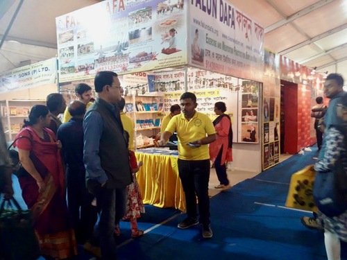 Image for article India: Falun Dafa Berpartisipasi Lagi di Pameran Buku Kolkata 2018