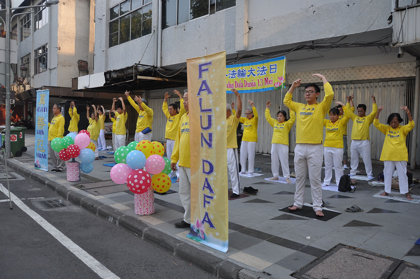 Image for article Surabaya: Merayakan Hari Falun Dafa Sedunia