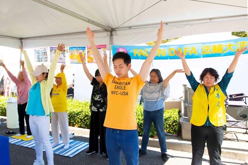 Image for article Fremont, California: Memperkenalkan Falun Dafa di Salah Satu Festival Seni Terbesar di Mississippi Barat