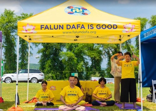 Image for article New York: Memperkenalkan Falun Gong di Pertandingan Polo Piala Victory
