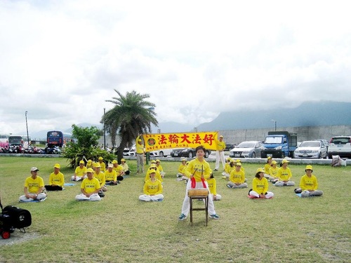 Image for article Turis Tiongkok Mundur dari Partai Komunis: “Saya Ingin Menjadi Orang yang Bersih dan Murni!” 