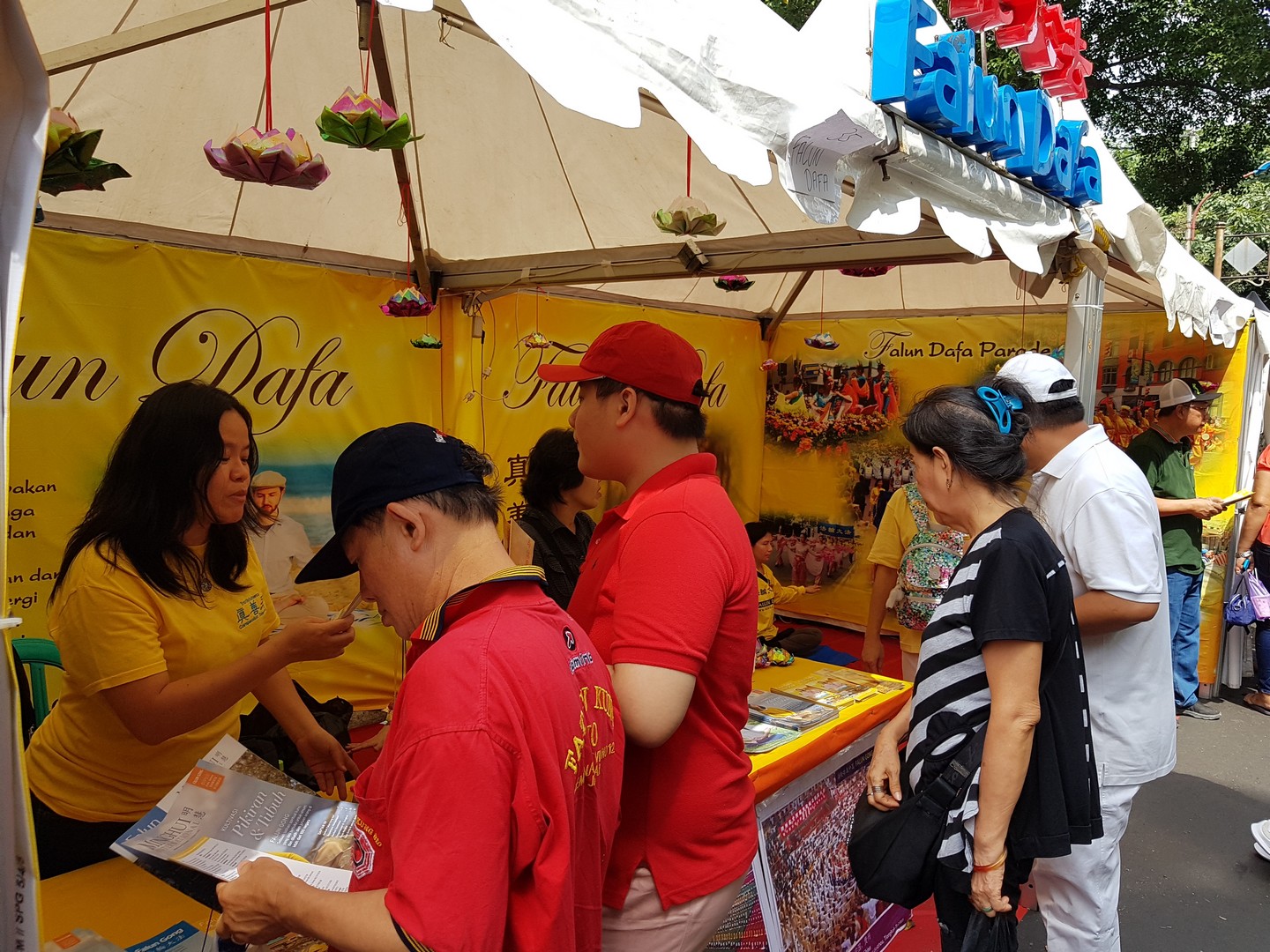 Image for article Jakarta: Memperkenalkan Falun Dafa di Kawasan Chinatown Glodok