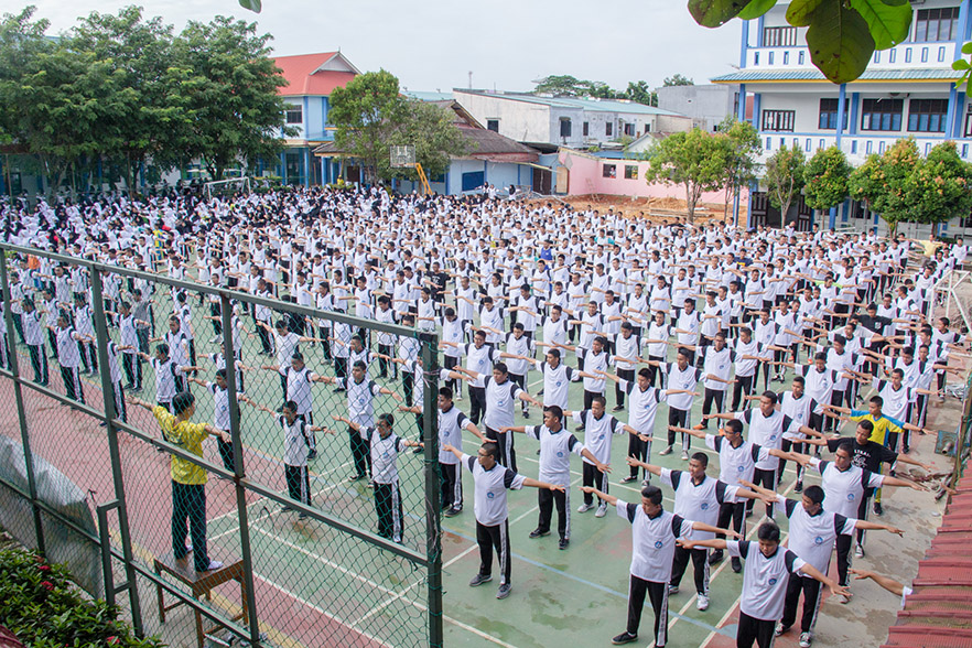 Image for article Batam: Memperkenalkan Falun Dafa kepada Siswa Baru di SMK Aljabar dan SMA Negeri 3