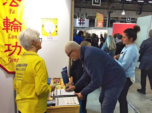 Image for article Finlandia: Falun Gong Disambut di Pameran Pendidikan