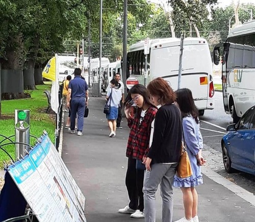 Image for article Australia: Wisatawan Tiongkok Mengecam Penganiayaan Falun Gong yang Dilakukan oleh PKT