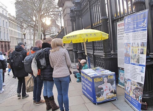Image for article “Komunisme Harus Dilenyapkan” -- Kegiatan-Kegiatan Falun Gong di London Menarik Dukungan
