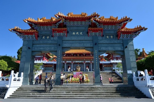 Image for article Sun Moon Lake Taiwan: Para Turis Menunjukkan Dukungan Mereka kepada Falun Gong