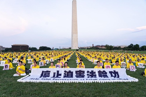 Image for article Washington DC: Nyala Lilin Malam Memperingati 20 Tahun Korban Penganiayaan yang Masih Berlangsung