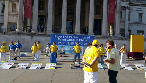 Image for article London: Kegiatan Falun Gong di Tempat Wisata Meningkatkan Kesadaran