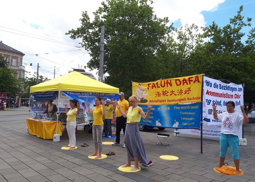 Image for article Jerman: Praktisi Falun Gong di Tiga Kota Mengadakan Kegiatan untuk Mengungkap Penganiayaan terhadap Falun Gong