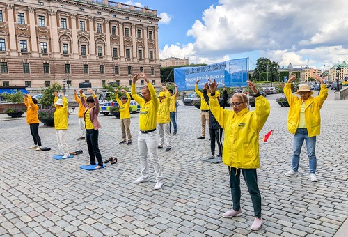 Image for article Stockholm, Swedia: Meningkatkan Kesadaran Tentang Falun Dafa dan Penganiayaan di Tiongkok