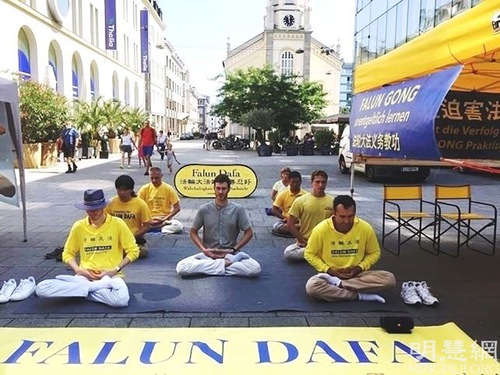 Image for article Austria: Memperkenalkan Falun Gong di Tiga Ibu Kota Provinsi