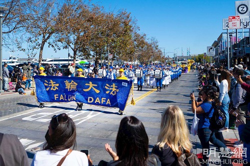 Image for article San Francisco: Grup Falun Dafa Tampil di Parade Festival Warisan Budaya Italia