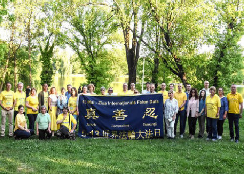 Image for article Rumania: Merayakan Peringatan ke-23 Hari Falun Dafa Sedunia