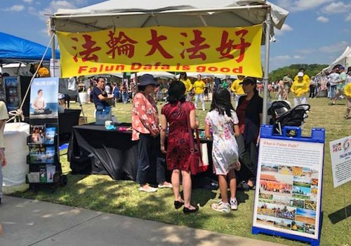 Image for article Carolina Selatan, AS: Memperkenalkan Falun Gong di Greer Goes Global International Festival