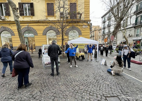Image for article Orang-orang di Napoli Mengetahui Fakta Tentang Falun Gong
