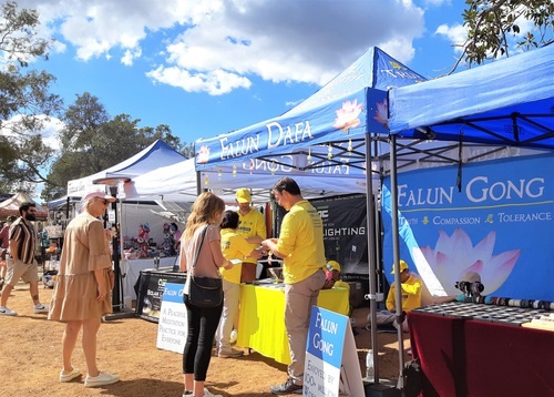 Image for article Australia Barat: Memperkenalkan Falun Dafa pada Pameran Kalamunda