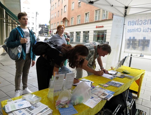 Image for article Munich, Jerman: Falun Gong Mendapat Dukungan Kuat dari Orang-orang di Dunia