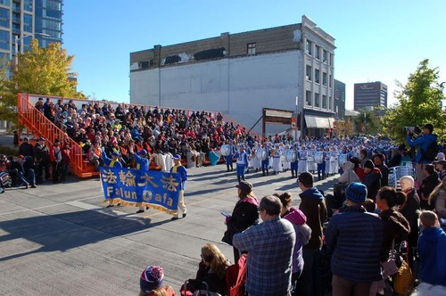 Image for article Marching Band Falun Gong Bagian dari Parade  Thanksgiving Kanada