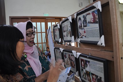 Image for article Surabaya: Pameran Foto Kekejaman PKT di Sela Acara Lomba Pidato Pelajar SMU se-Jawa Timur