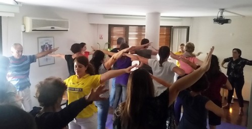 Image for article Turki: Praktisi Memperkenalkan Falun Dafa di Izmir