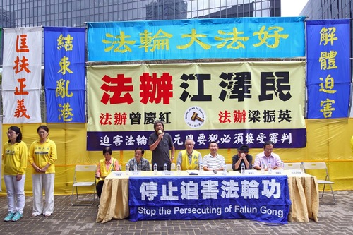 Image for article Parade Falun Gong di Hong Kong Menginspirasi Wisatawan Tiongkok untuk Mundur dari Partai Komunis di Hari Nasionalnya