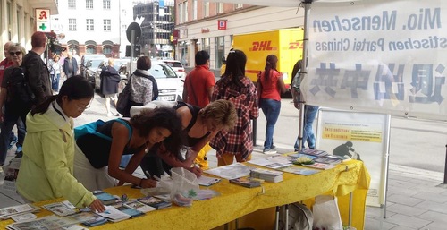 Image for article Jerman Meningkatkan Perhatian terhadap Penganiayaan Falun Dafa di Oktoberfest dan Festival Tiongkok Düsseldorf