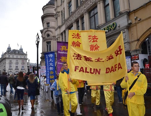 Image for article Rapat Umum dan Pawai Melalui Jalan-Jalan di London Meningkatkan Kesadaran akan Penganiayaan di Tiongkok