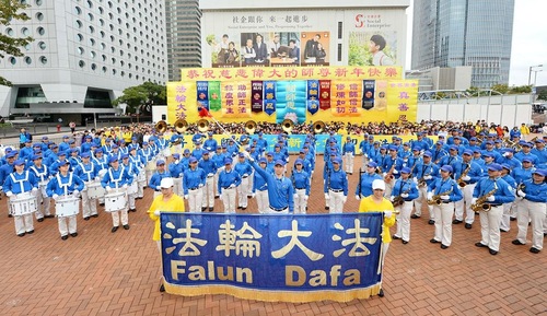 Image for article Seruan Tahun Baru dengan Rasa syukur: Parade Falun Gong dan Perayaan di Hong Kong