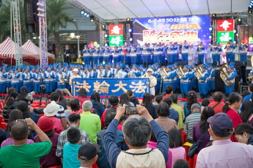 Image for article Warga dari Kota Kecil Taiwan Menyambut Falun Gong pada Acara Perayaan Tahun Baru