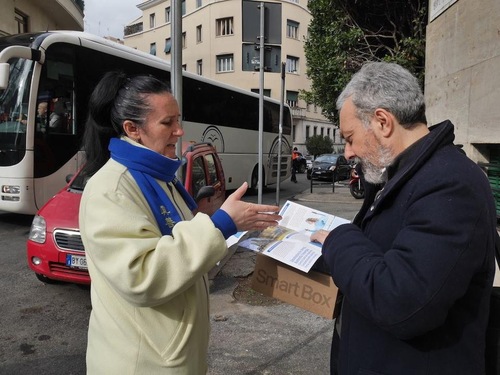 Image for article Roma, Italia: Dukungan Publik Atas Upaya Menentang Penindasan Terhadap Falun Gong di Tiongkok