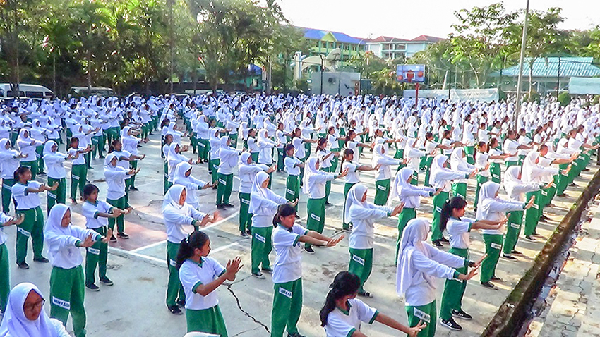 Image for article Lebih dari 1.500 Siswa Sekolah Teladan di Batam Mempelajari Latihan Falun Dafa