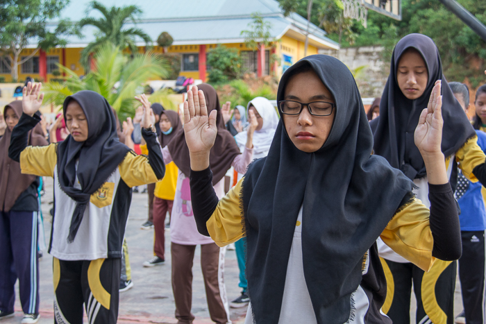Image for article Pulau Batam, Kepri: Sekitar 800 Siswa-siswi SMK Negeri 7 Mempelajari Latihan Falun Dafa