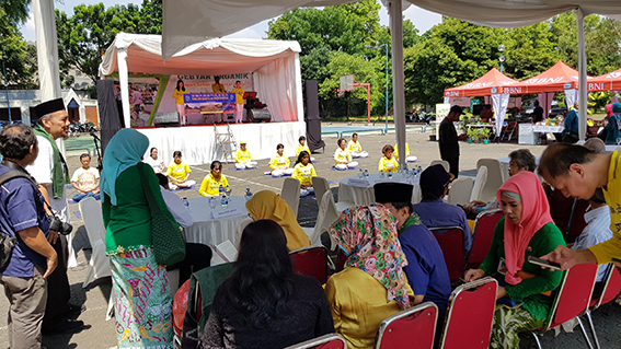 Image for article ​Jakarta: Peragaan Latihan Falun Dafa Saat Pembukaan Gebyar Organik